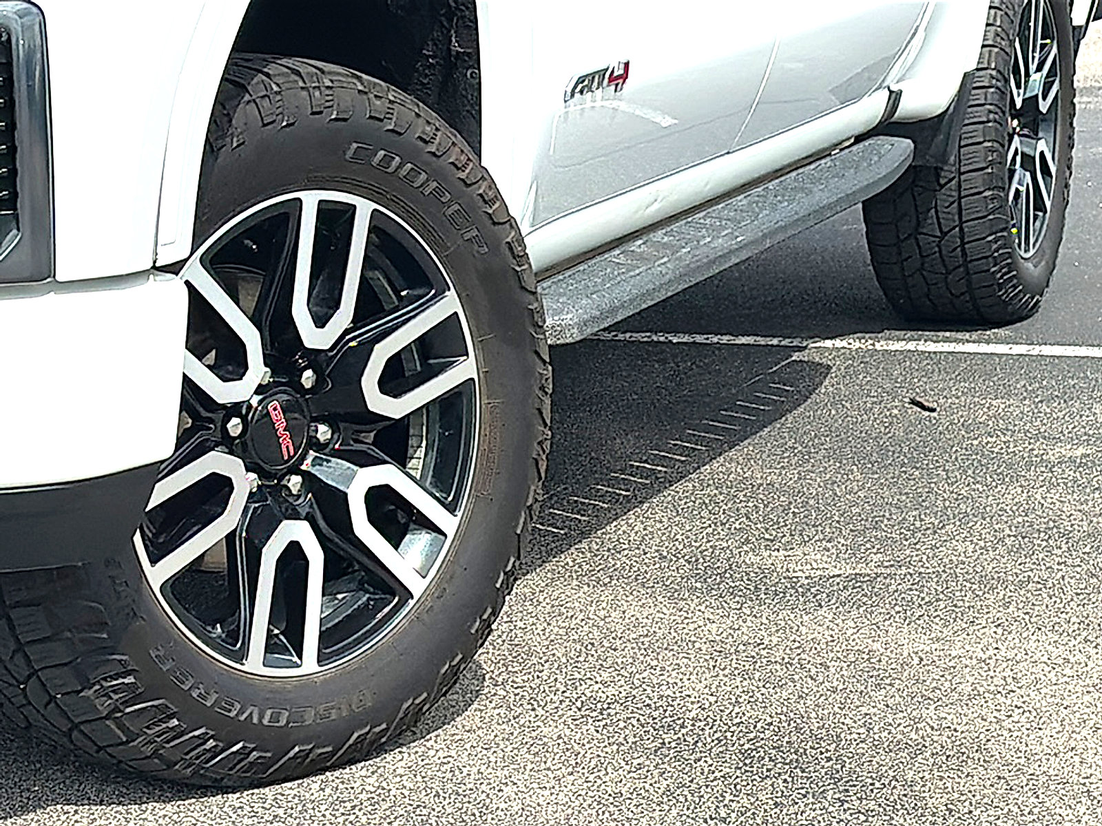 Used 2022 GMC Sierra 1500 AT4 w/ AT4 Preferred Package image 3