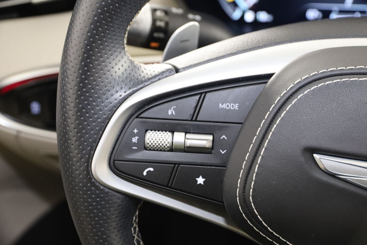 Used 2023 Genesis GV70 3.5T Sport w/ Sport Prestige Package AWD/4WD image 39