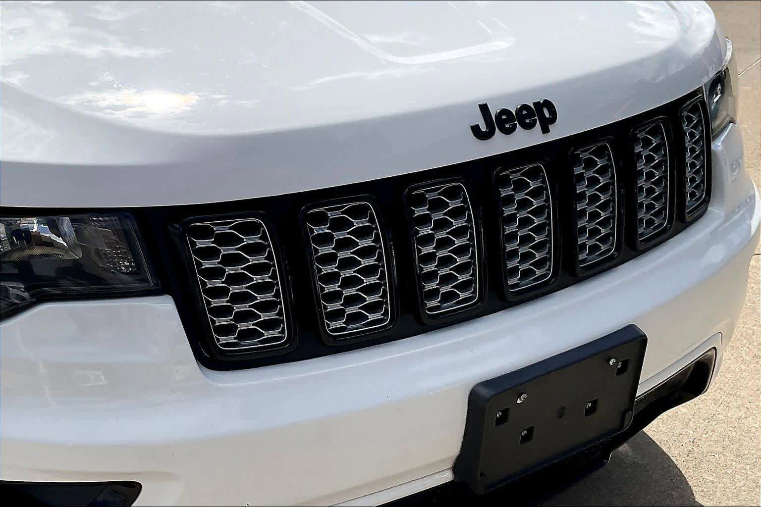 Used 2019 Jeep Grand Cherokee Altitude AWD/4WD image 29