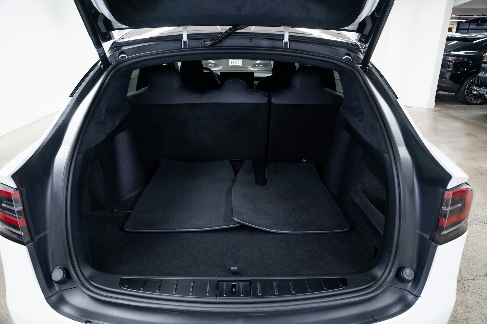 Used 2025 Tesla Model X image 8