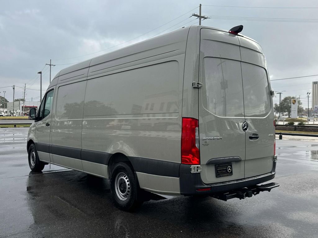Used 2025 Mercedes-Benz Sprinter 2500 image 3