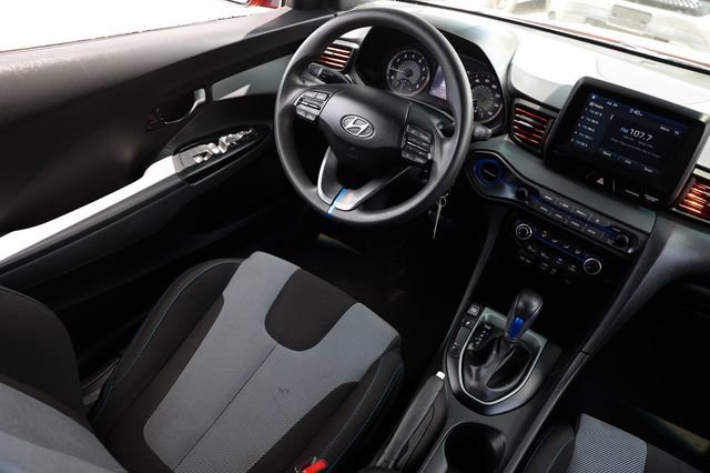 Used 2020 Hyundai Veloster 2.0 FWD image 22
