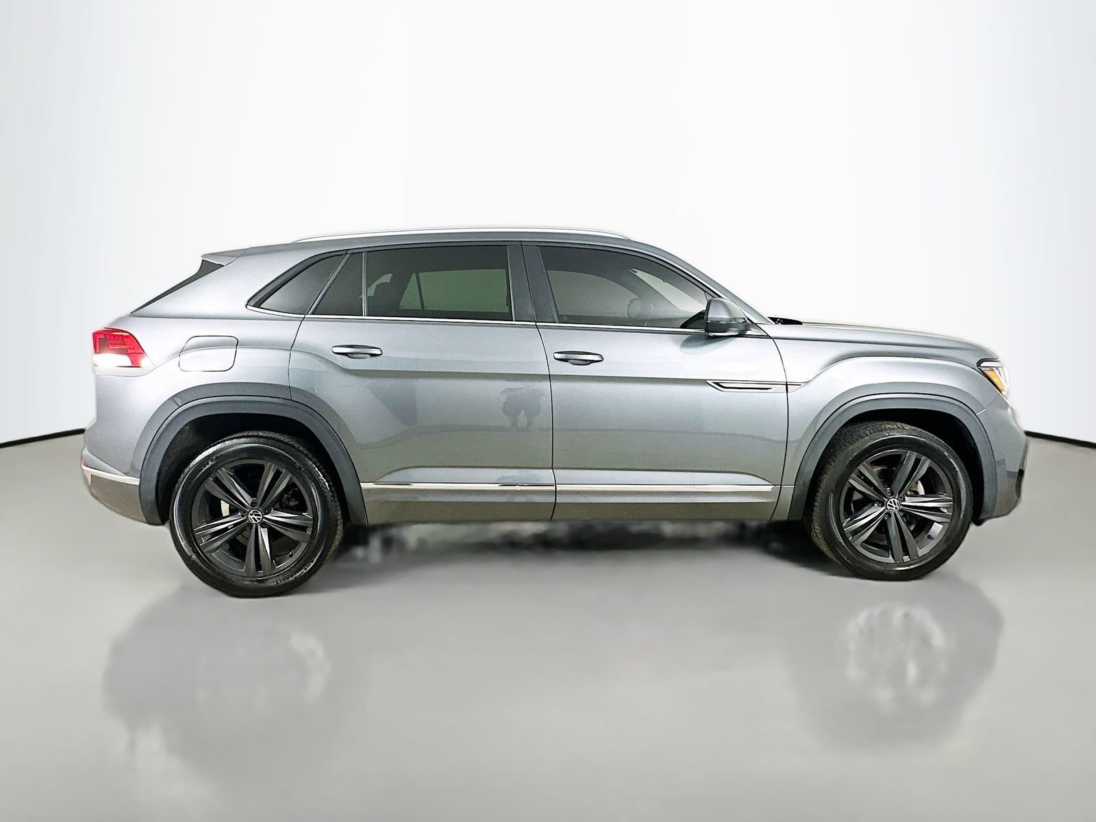 Used 2020 Volkswagen Atlas Cross Sport SE w/ Panoramic Sunroof Package AWD/4WD image 4