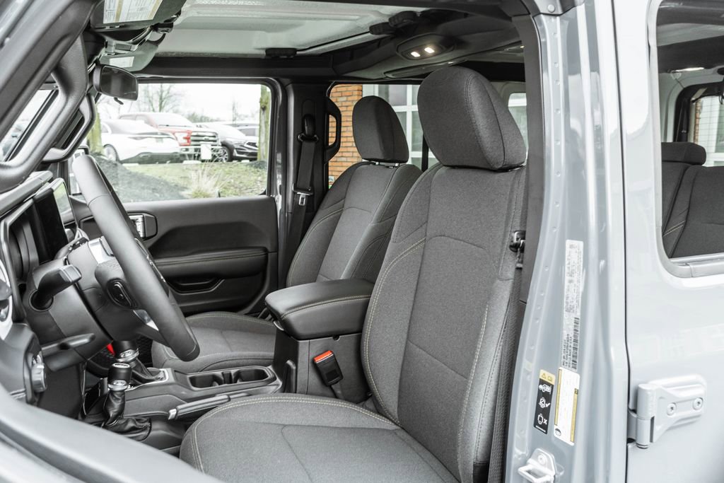 Used 2025 Jeep Wrangler Unlimited Sahara image 8