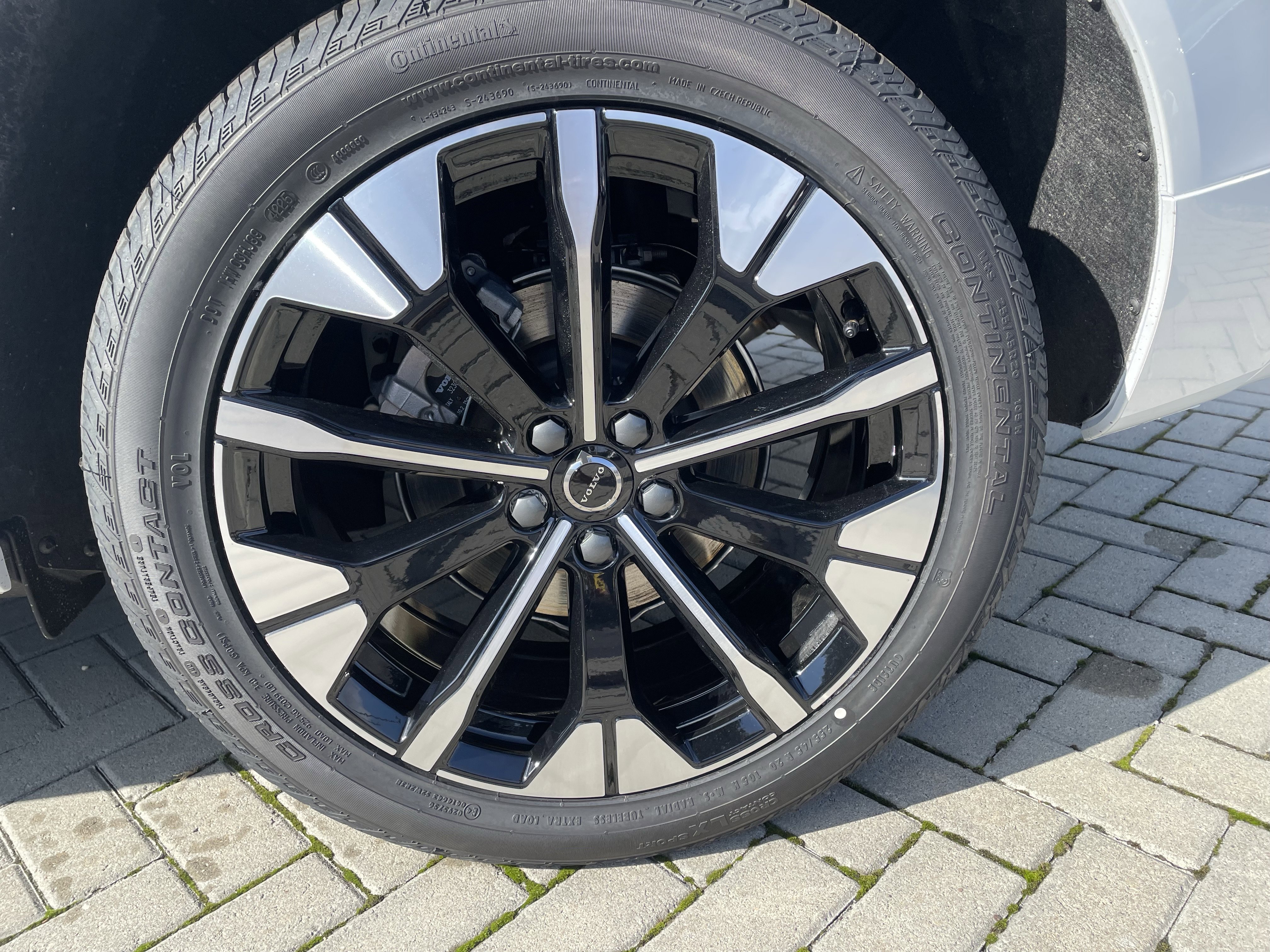 New 2026 Volvo XC60 B5 Plus w/ Protection Package Premier image 8