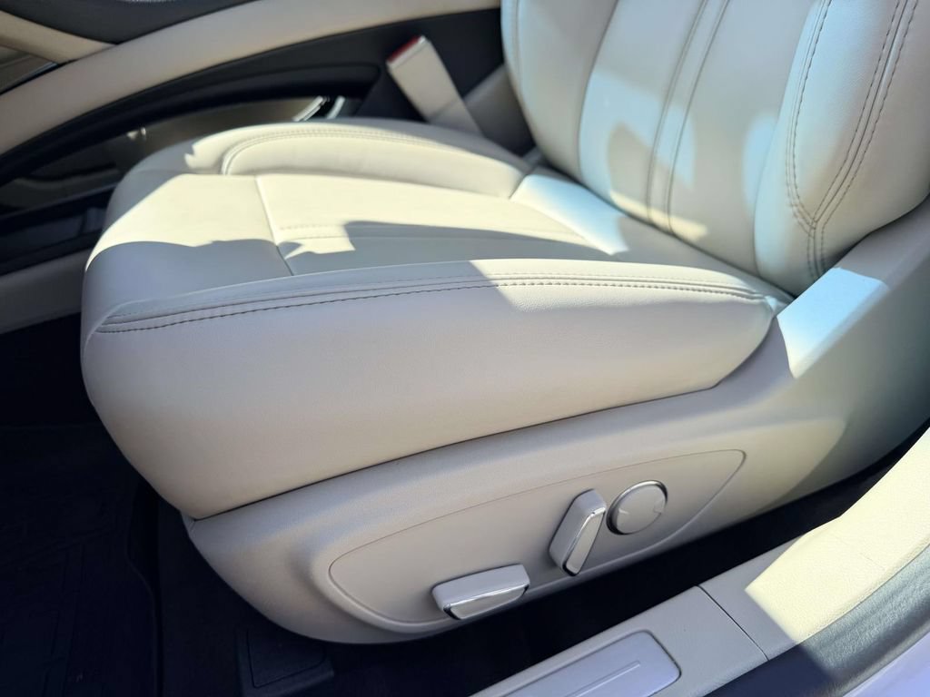 Used 2020 Lincoln MKZ w/ Convenience Package FWD image 18