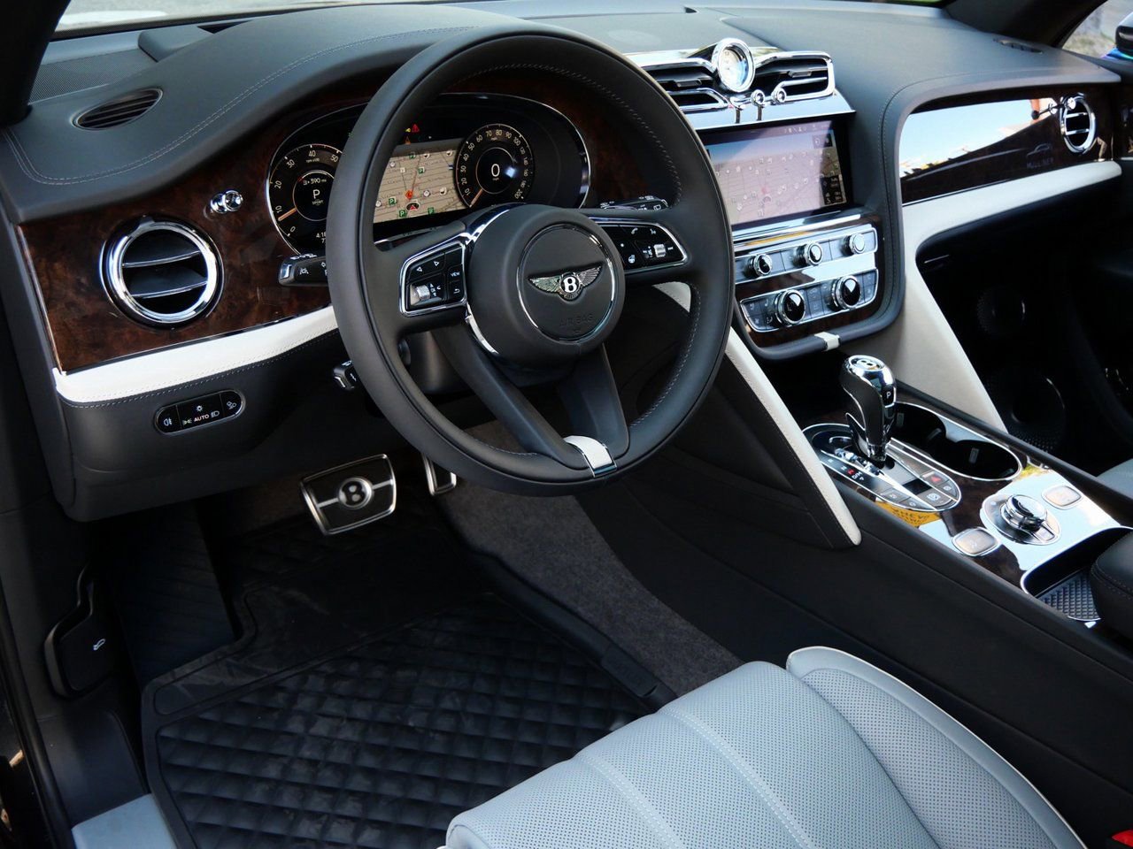 Used 2025 Bentley Bentayga Extended Wheelbase AWD/4WD image 13