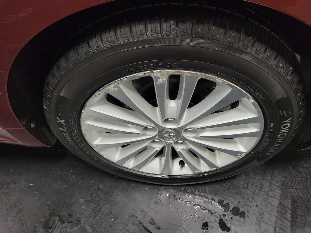 Used 2013 Toyota Avalon XLE Touring FWD image 12