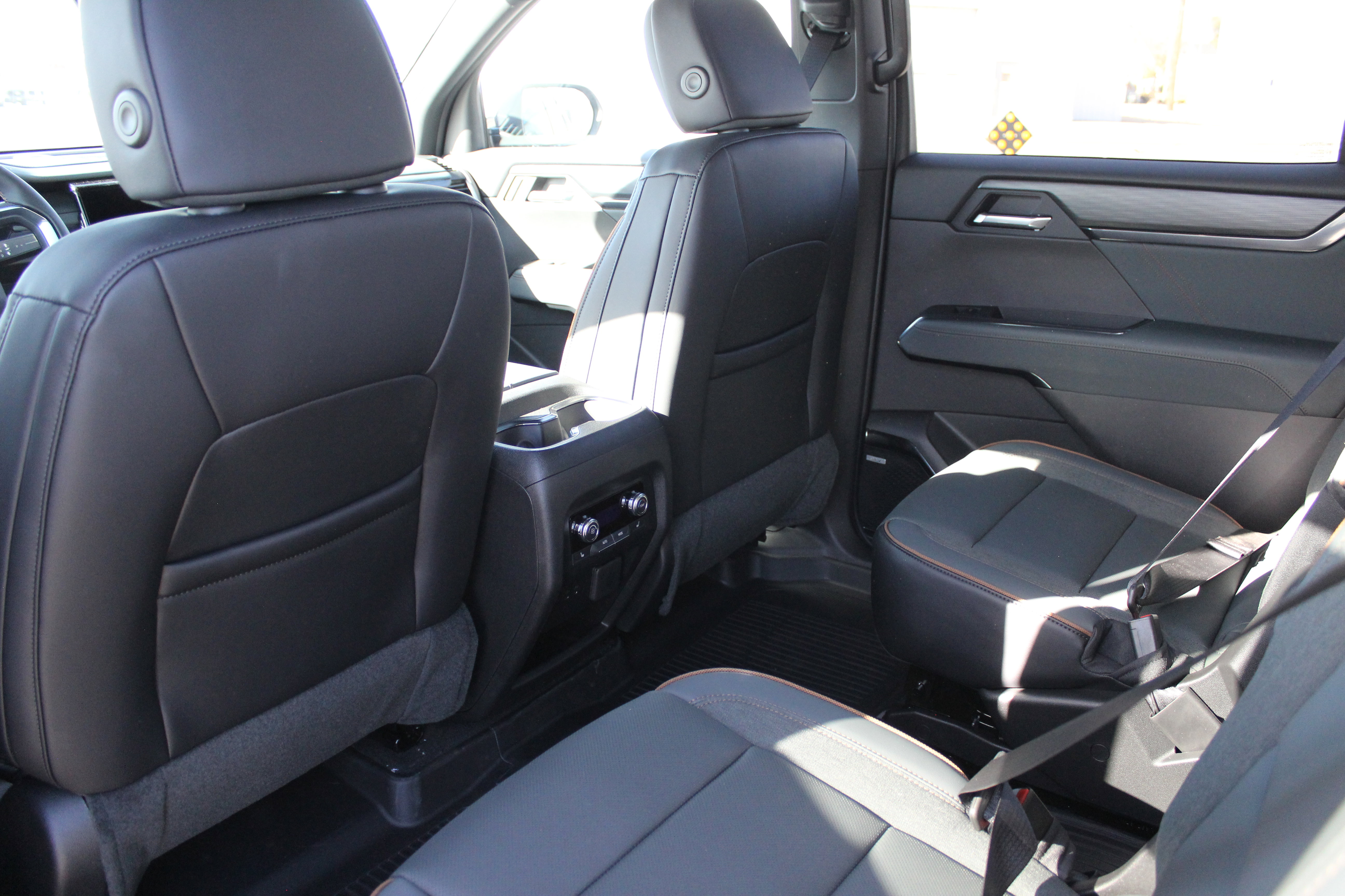 New 2026 GMC Acadia AT4 image 25