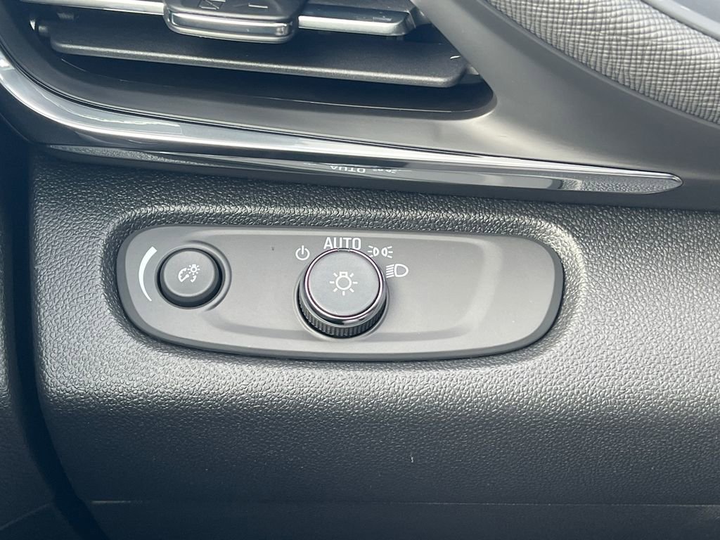 New 2026 Buick Envista Sport Touring FWD image 17