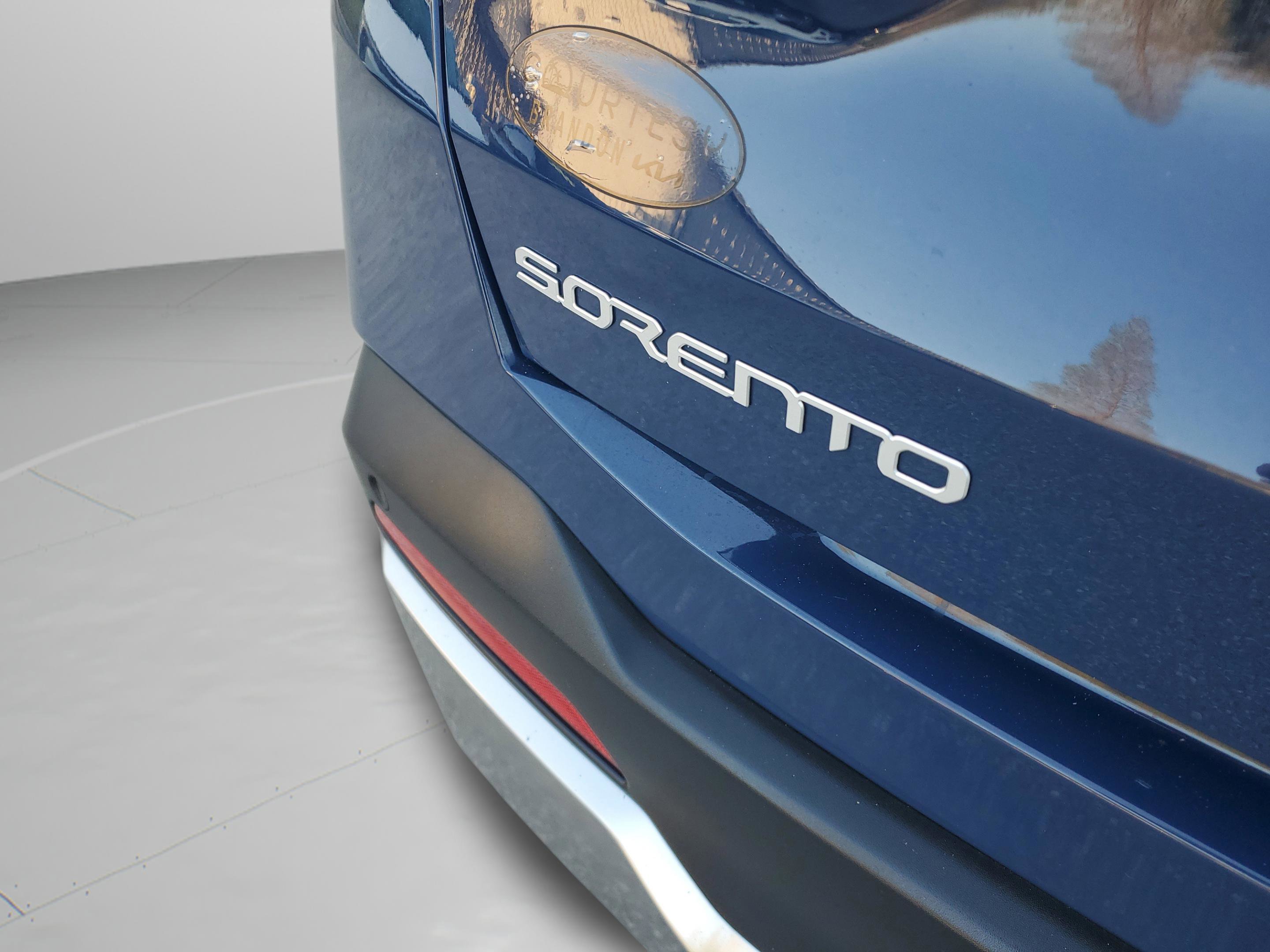 Certified 2025 Kia Sorento S image 8