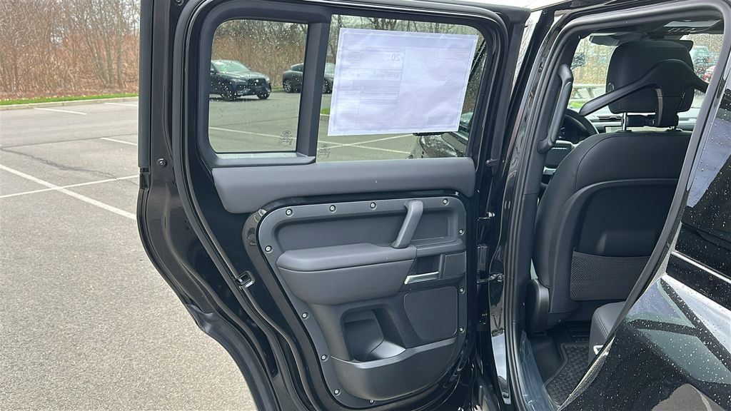 New 2026 Land Rover Defender 110 X-Dynamic SE image 19