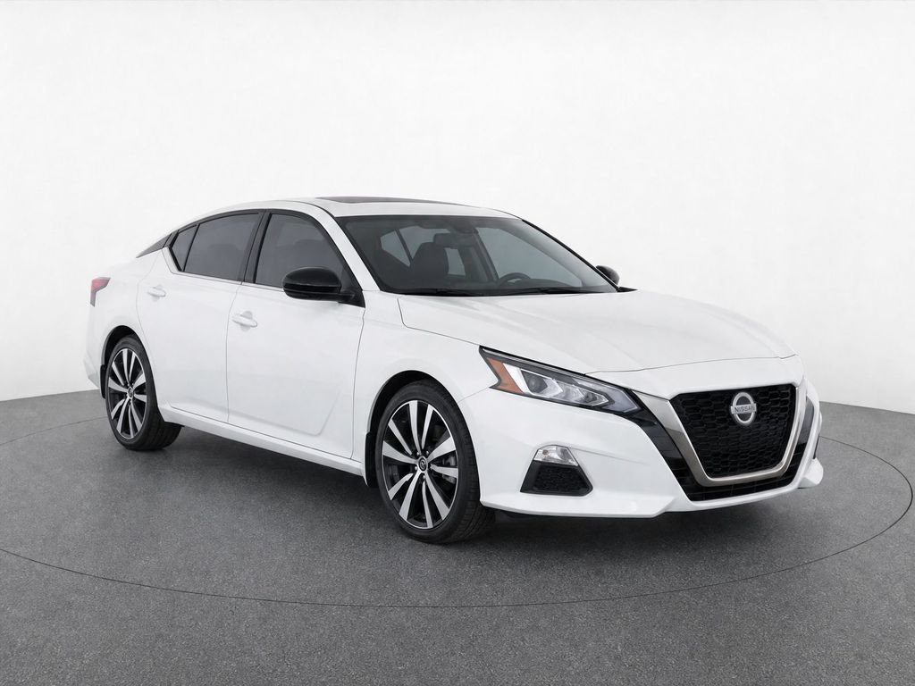 Used 2020 Nissan Altima 2.5 SR w/ Premium Package FWD image 2