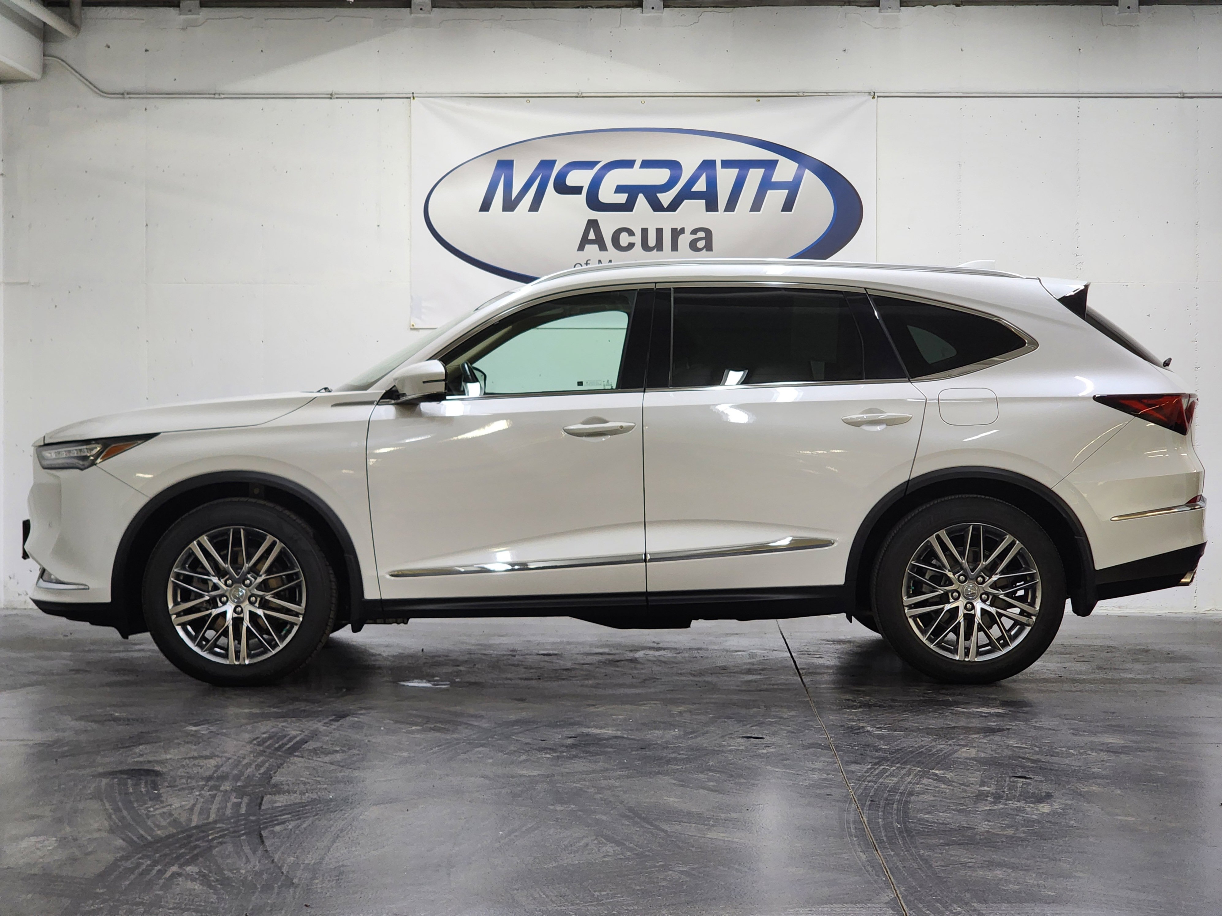 Used 2023 Acura MDX SH-AWD w/ Advance Package image 10