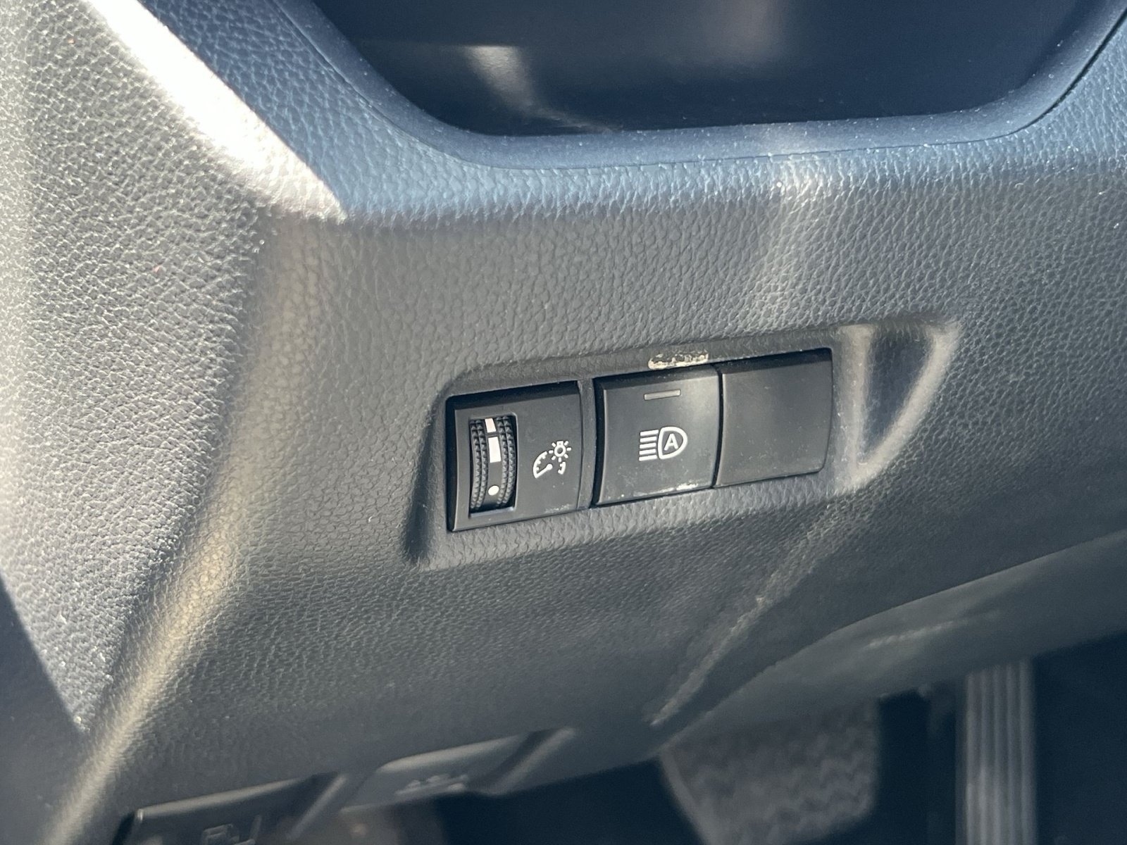 Used 2025 Toyota RAV4 LE AWD/4WD image 36