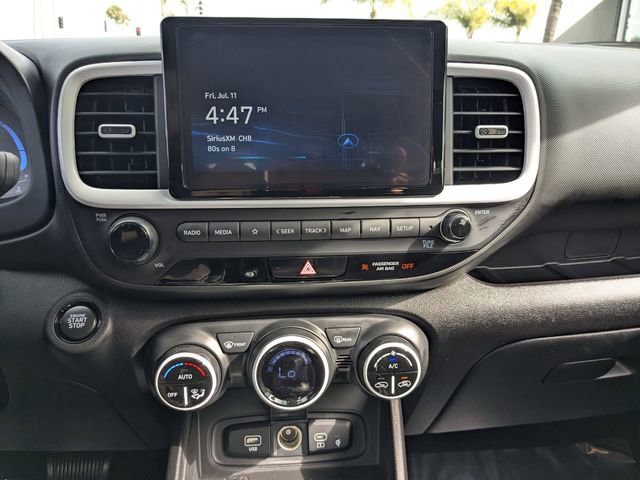 Used 2025 Hyundai Venue Limited FWD image 19