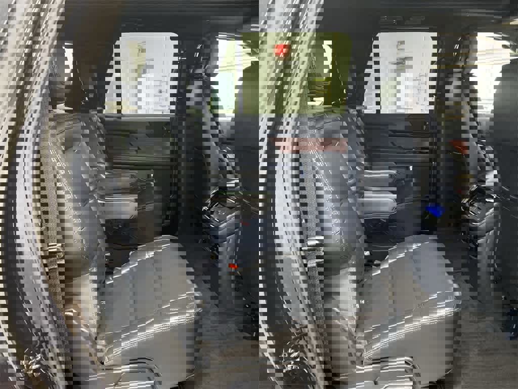 Used 2024 Lincoln Navigator L Premiere image 17