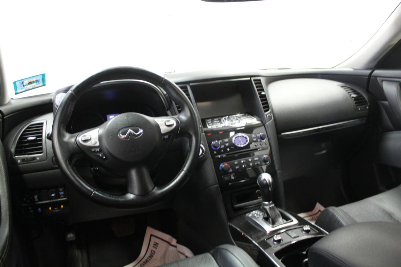 Used 2017 INFINITI QX70 AWD w/ Premium Package image 7