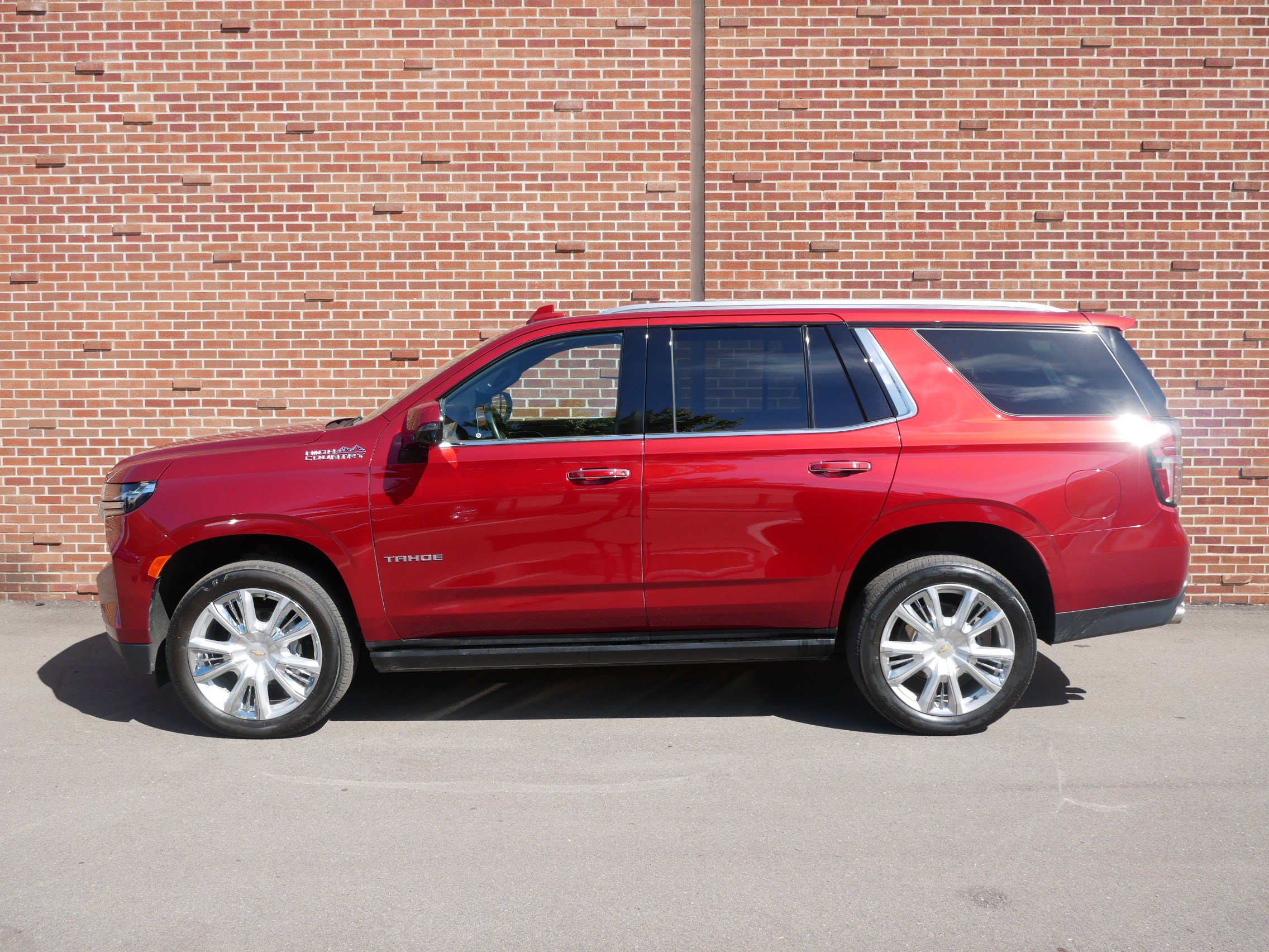 Used 2021 Chevrolet Tahoe High Country AWD/4WD image 2