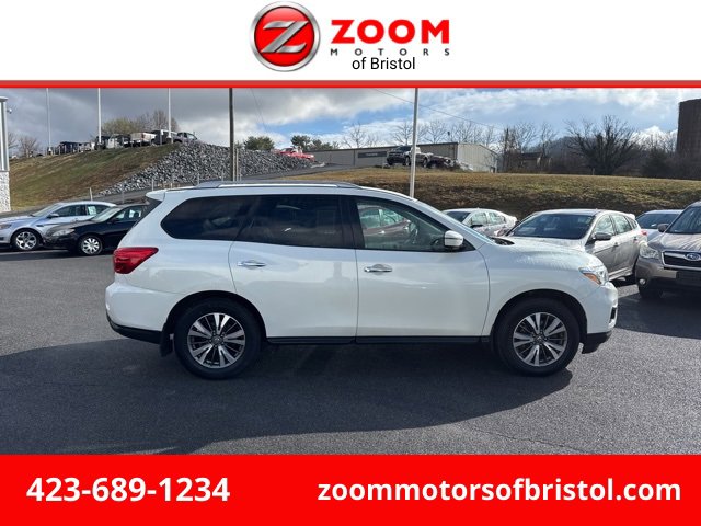 Used 2017 Nissan Pathfinder SL image 1