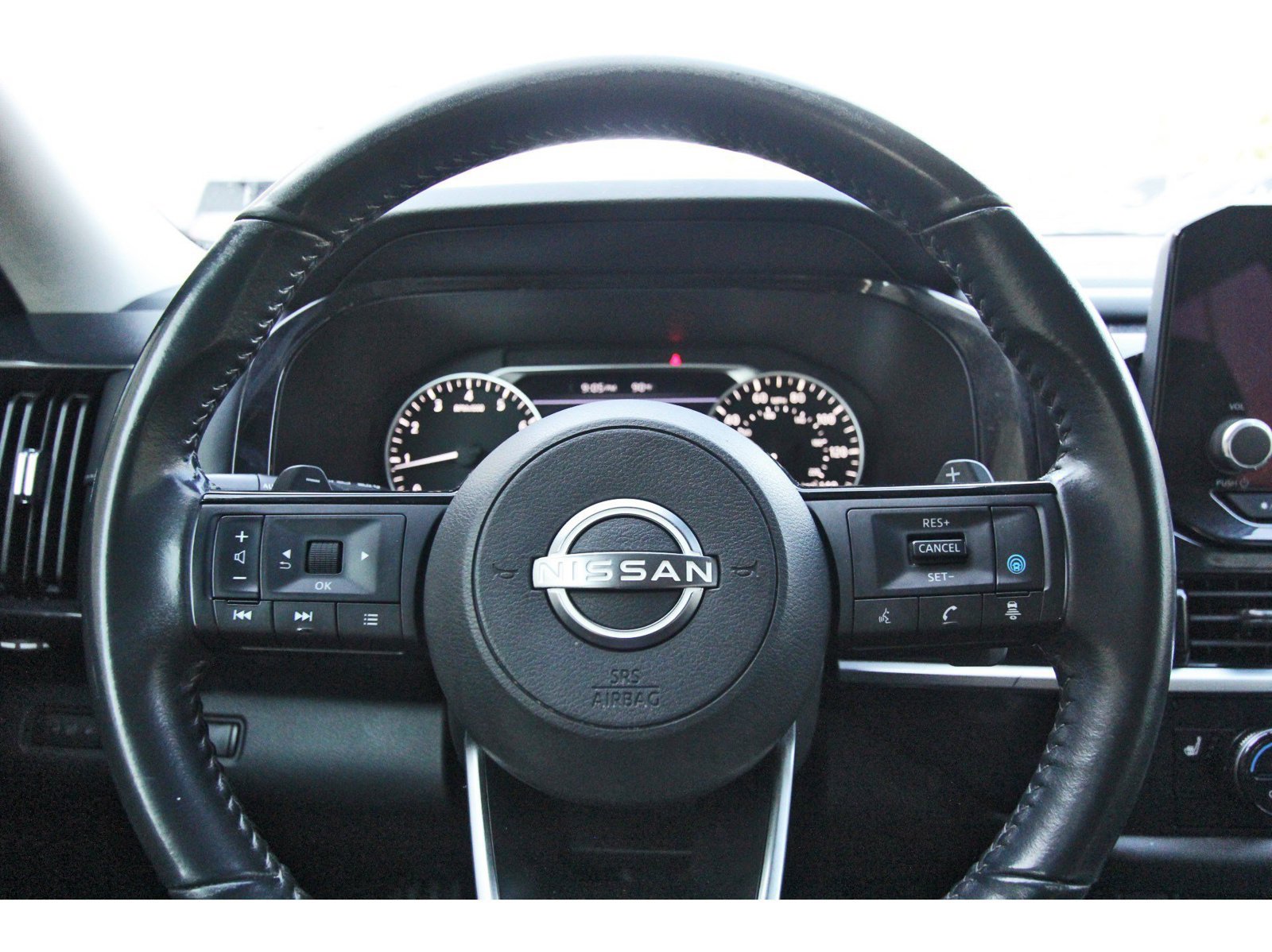 Used 2022 Nissan Pathfinder SV FWD image 15