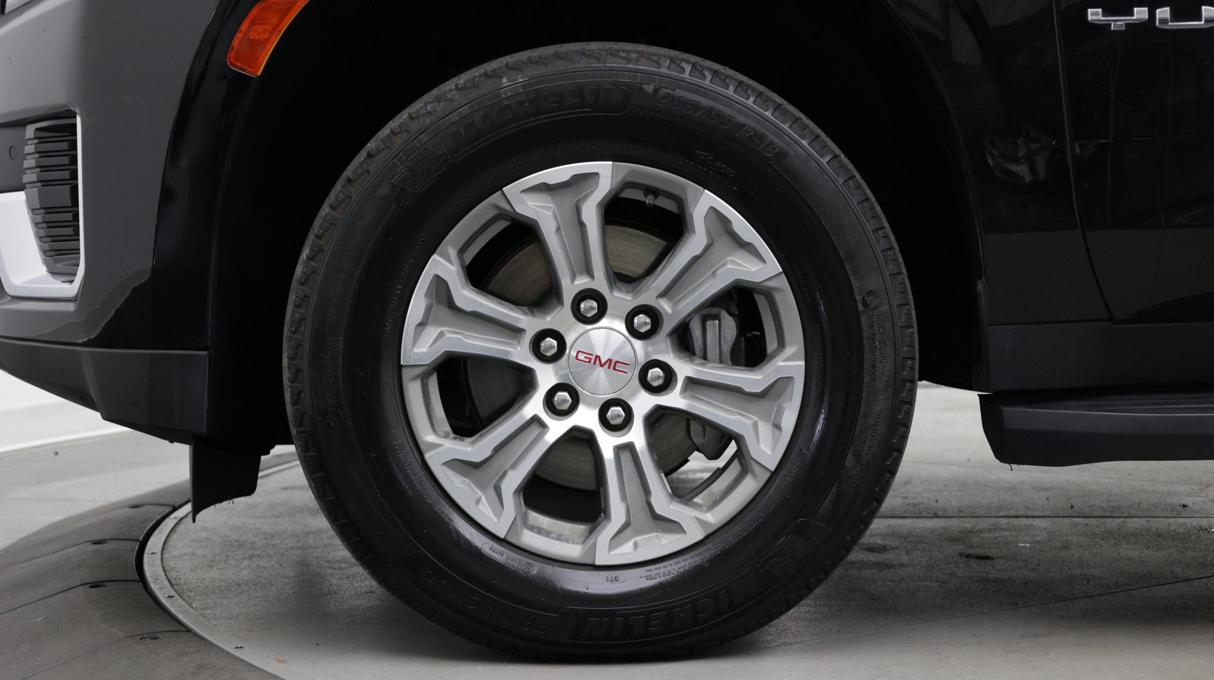 Used 2024 GMC Yukon XL SLE w/ Gmc Pro Safety Plus Package RWD image 8