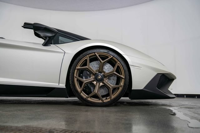 Used 2016 Lamborghini Aventador LP 750-4 Superveloce AWD/4WD image 11