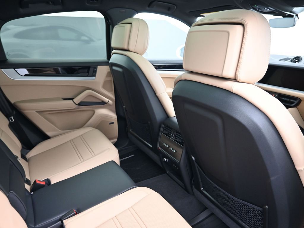 Certified 2026 Porsche Cayenne Coupe image 7