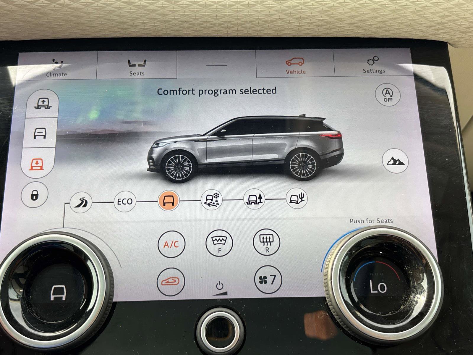 Used 2018 Land Rover Range Rover Velar S image 22