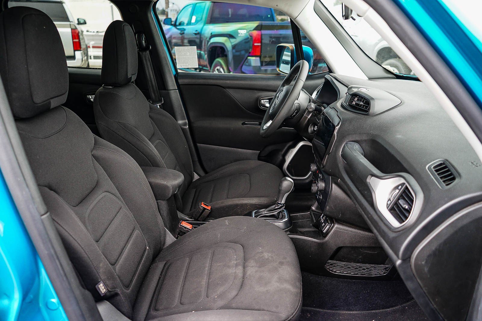 Used 2021 Jeep Renegade Latitude FWD image 16