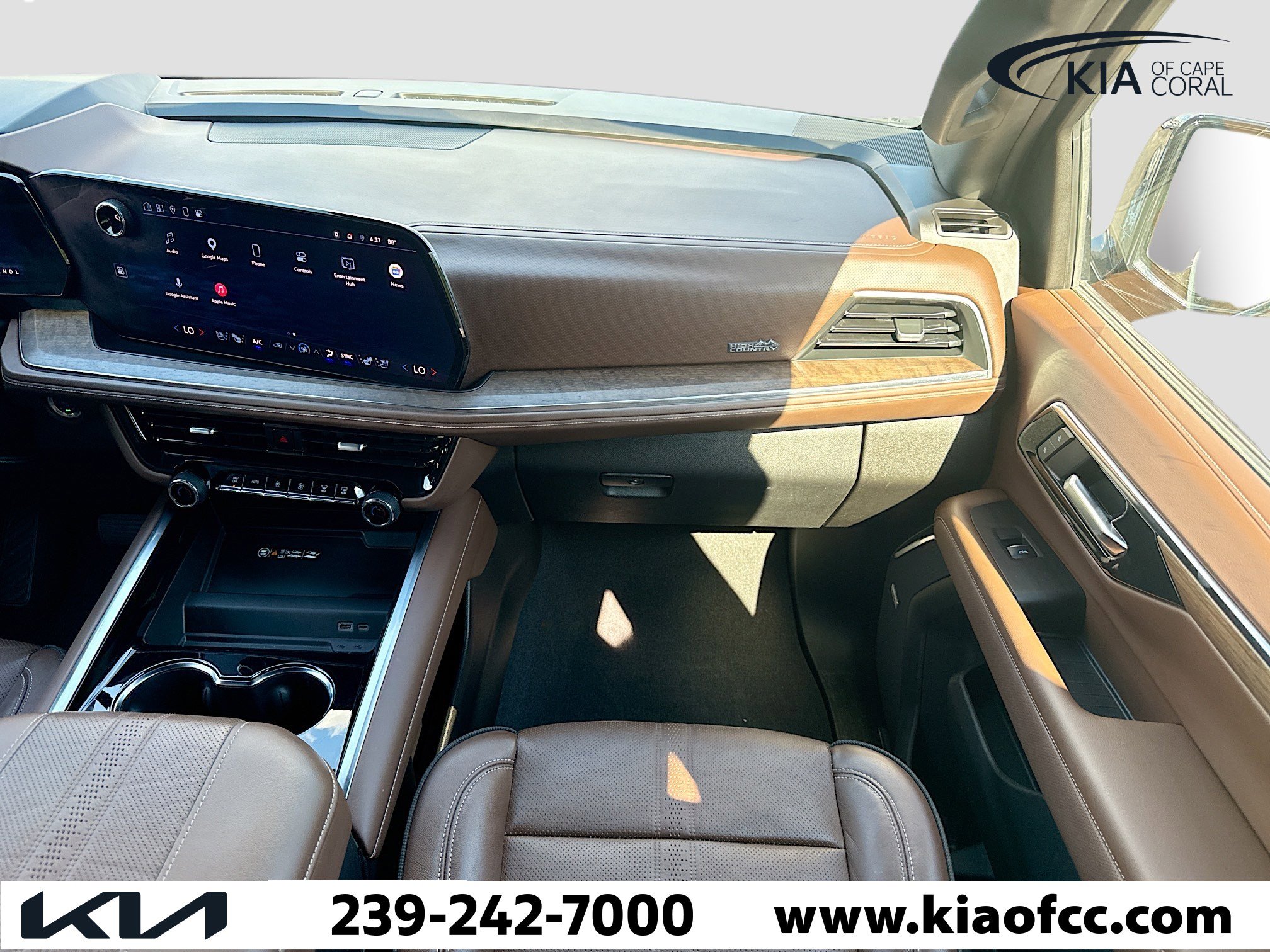 Used 2025 Chevrolet Suburban High Country image 17