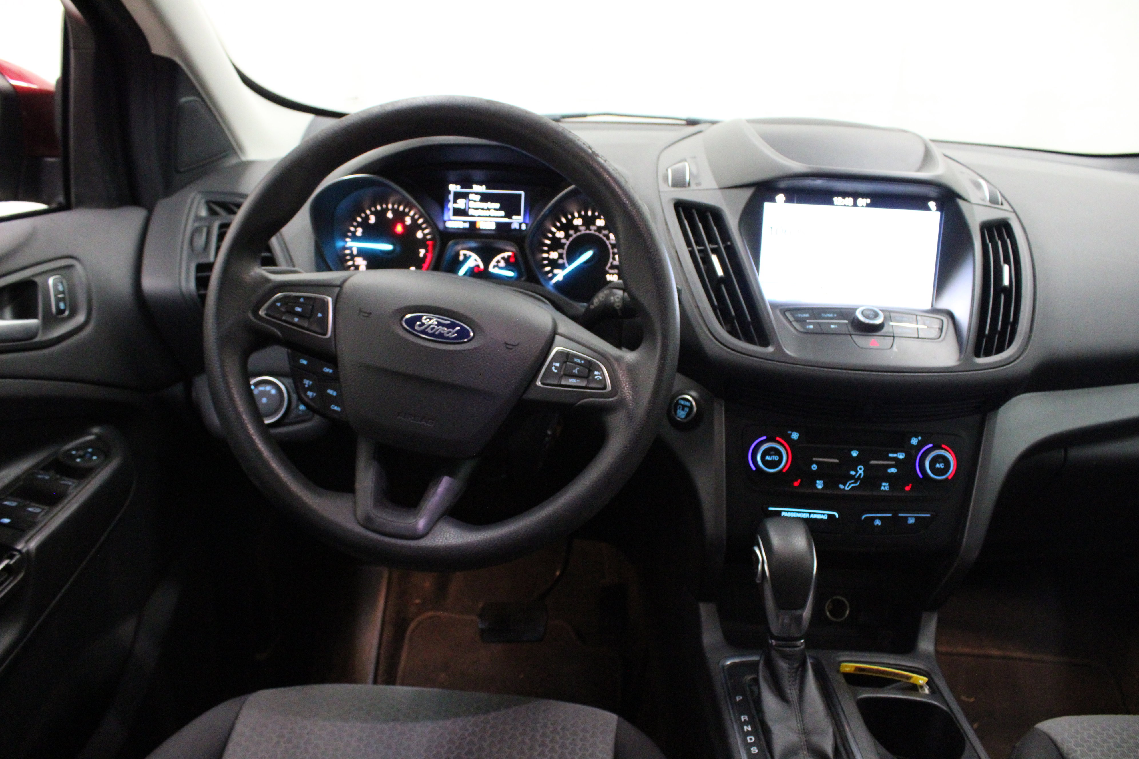 Used 2019 Ford Escape SE image 3