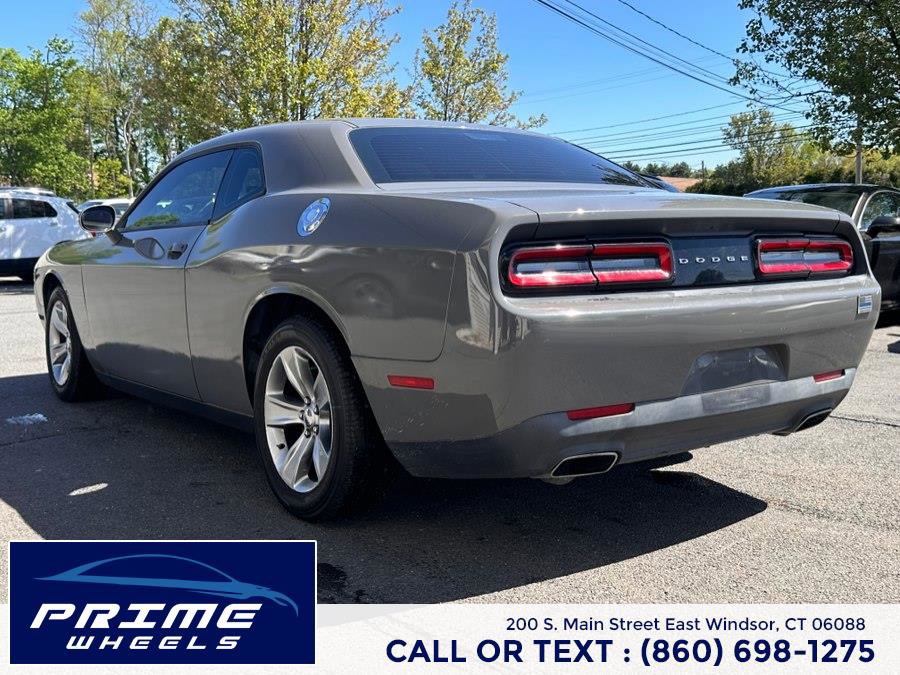 Used 2017 Dodge Challenger SXT RWD image 5