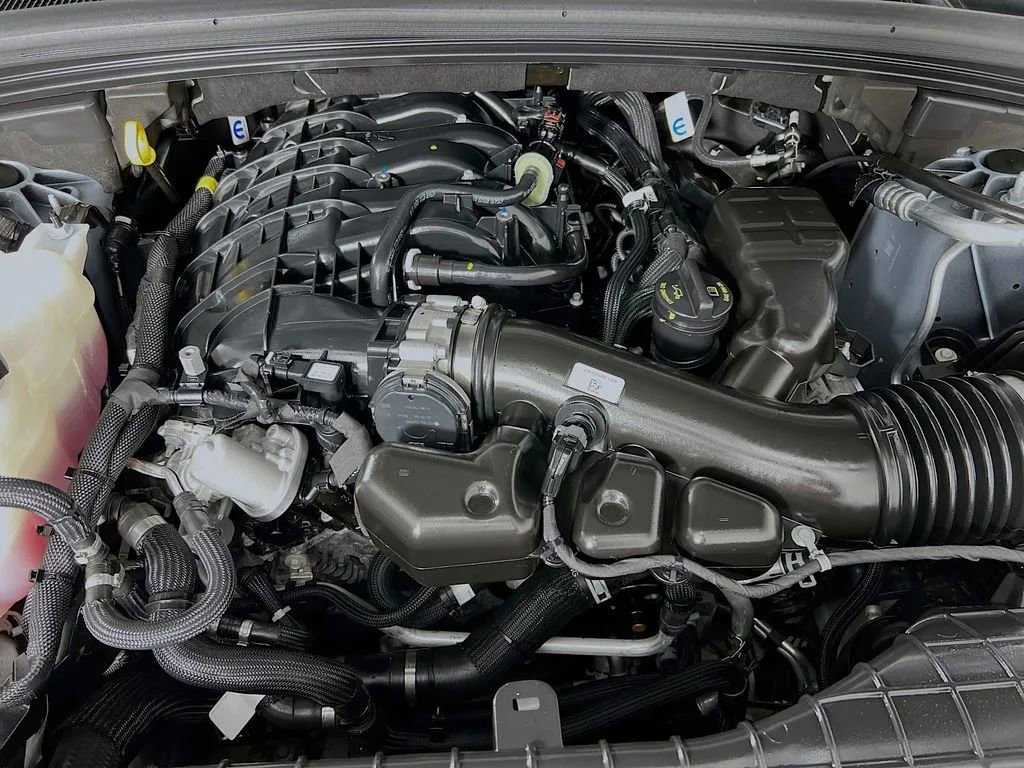 Used 2025 Jeep Grand Cherokee L Limited w/ Black Appearance Package image 32