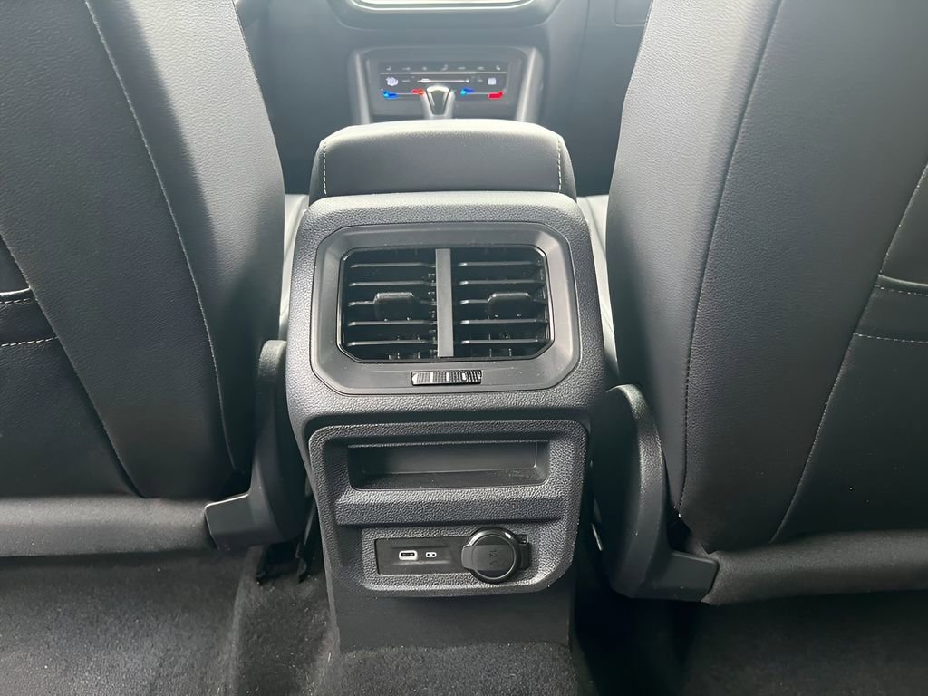 Used 2023 Volkswagen Tiguan SE image 22