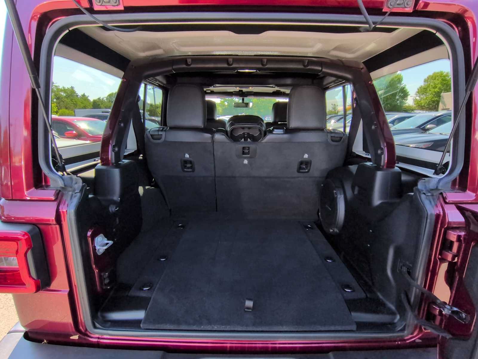 Used 2021 Jeep Wrangler Unlimited Sahara AWD/4WD image 34