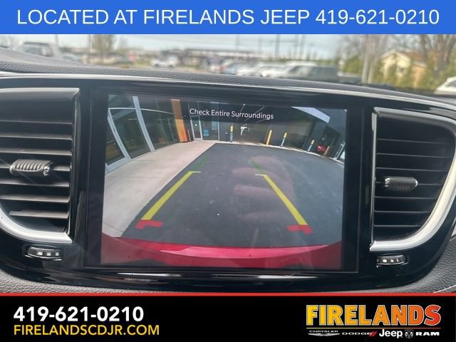 Used 2024 Chrysler Pacifica Limited w/ S Appearance Package FWD image 32