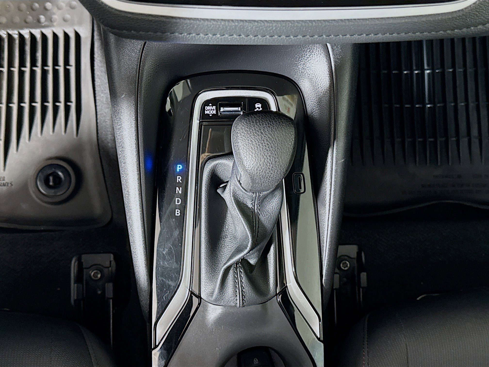 Certified 2025 Toyota Corolla SE w/ SE Premium Package image 18