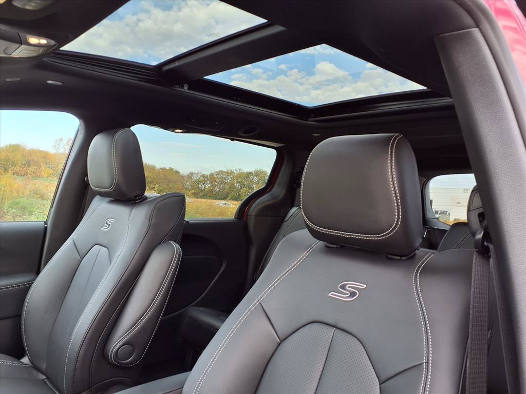 New 2026 Chrysler Pacifica Select FWD image 5