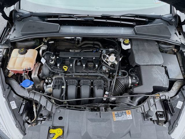 Certified 2018 Ford Focus SE w/ Cold Weather Package FWD image 36