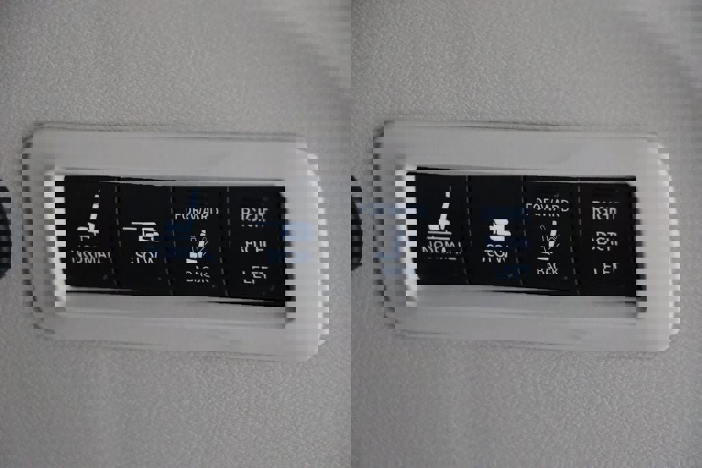 Used 2022 Chrysler Pacifica Limited image 30