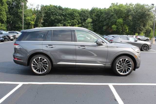 Used 2022 Lincoln Aviator Reserve w/ Equipment Group 201A AWD/4WD image 2