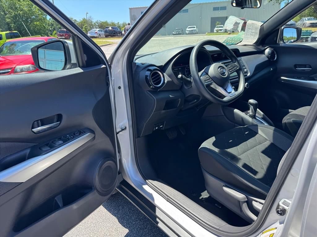 Certified 2020 Nissan Kicks SV FWD image 13