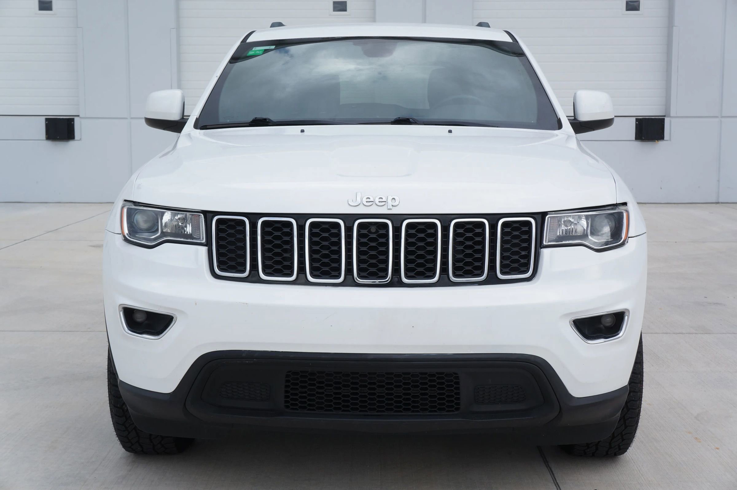 Used 2018 Jeep Grand Cherokee Laredo image 4