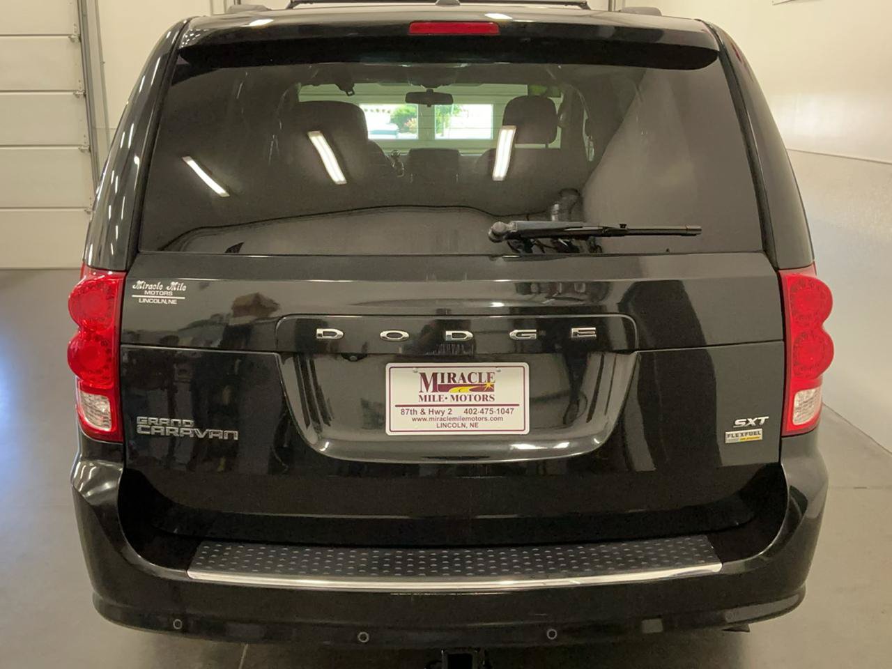 Used 2014 Dodge Grand Caravan SXT w/ Rear Park Assist Package FWD image 5