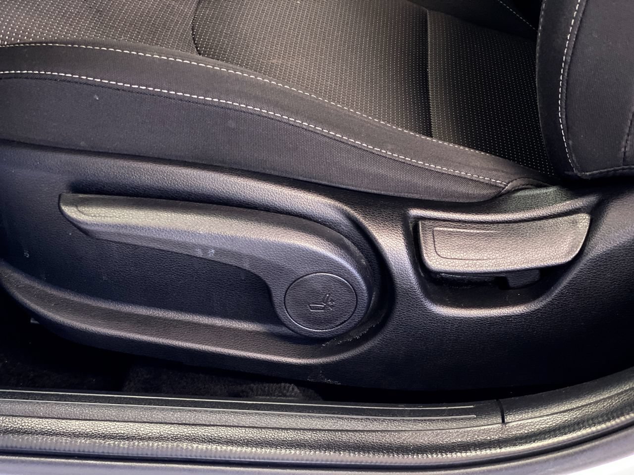 Used 2020 Kia Forte LXS FWD image 17