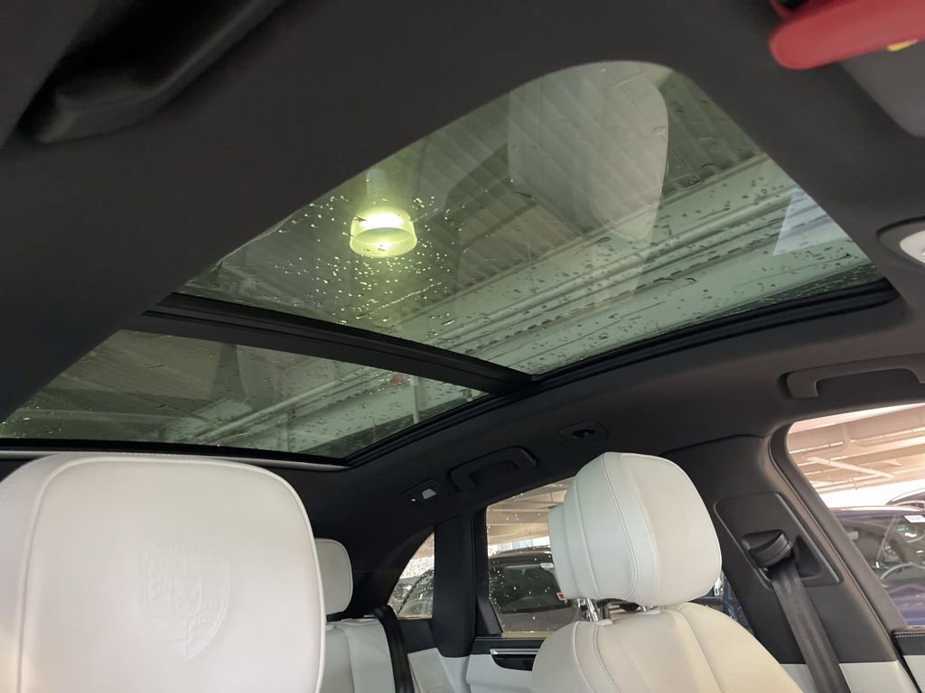 Used 2023 Porsche Macan Turbo image 17