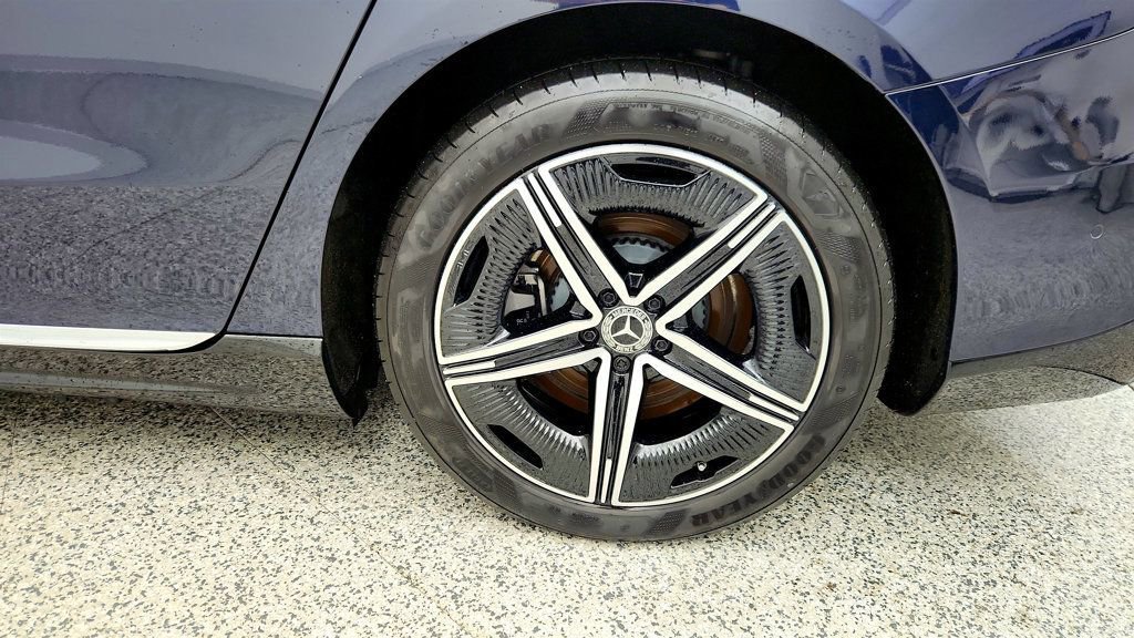 Used 2023 Mercedes-Benz EQS 580 4MATIC Sedan image 9