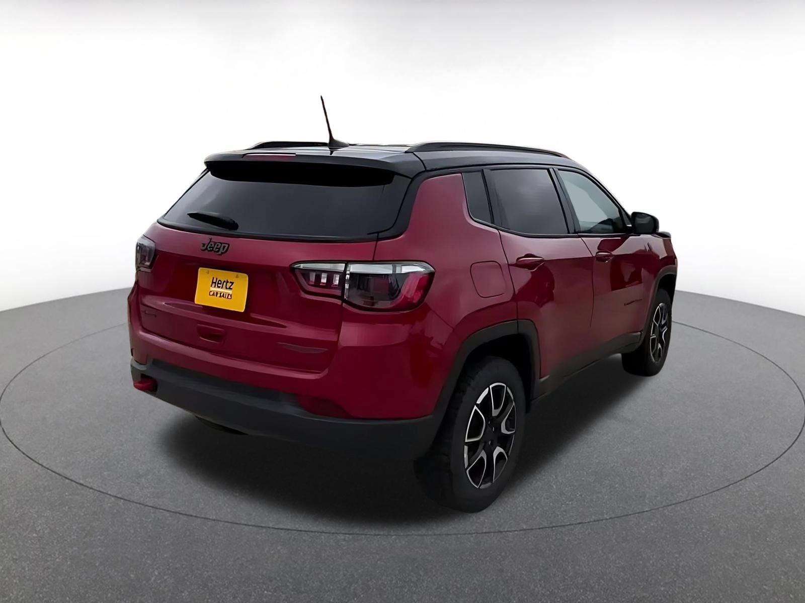 Used 2025 Jeep Compass Trailhawk AWD/4WD image 12
