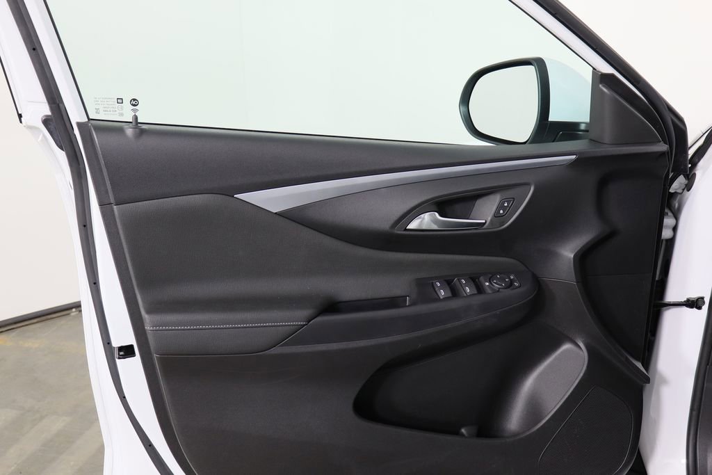 Used 2025 Buick Envista Preferred image 13